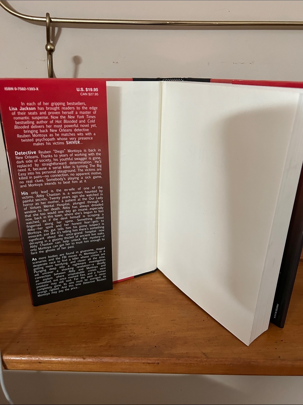 SHIVER BY LISA JACKSON-Suspense Hardcover - Picture 2 of 2